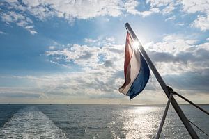 Waddenzee met Nederlandse vlag