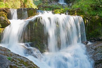 bergstroom genaamd giessbach falls met verschillende watervallen, naar van SusaZoom