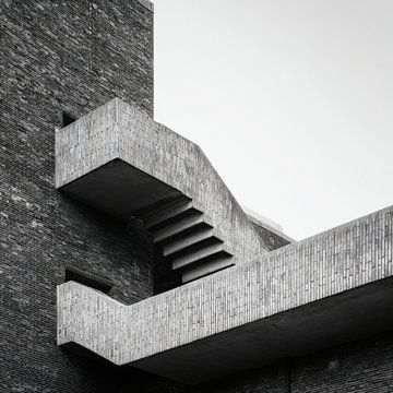Brutalistische Treppe – Schwarz-Weiß-Architektur Wanddekoration von Natasja Haandrikman