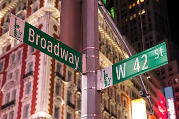 Broadway straatnaambord van Ben Hoedt