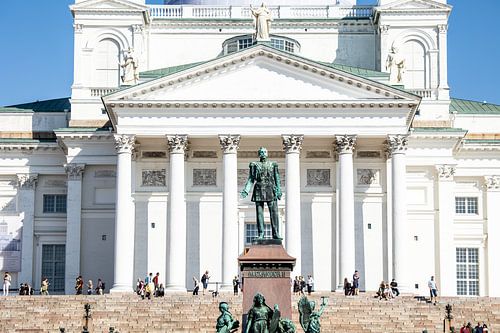 Het standbeeld van Alexander de tweede voor de Domkerk van Helsinki