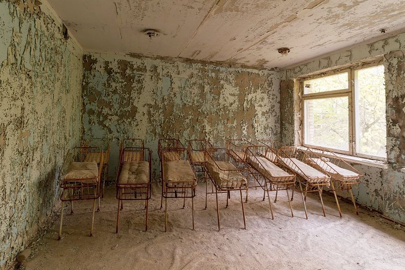 Kinderkamer in het ziekenhuis in Pripjat van Truus Nijland