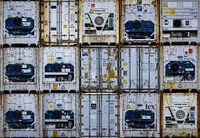 Industrielle Symmetrie: Container in Bewegung