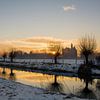 Sonnenaufgang beim Linge Fluß und Schloss Doornenburg, Niederlanden von Cynthia Derksen