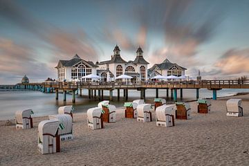 Seebrücke am Strand von Sellin bei Sonnenuntergang von Markus Lange