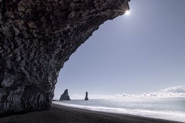 Zwart strand IJsland (Reynisfjara) van Edwin Kooren