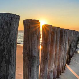 Poteaux sur la plage sur Danny Tchi Photography