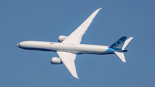 Flyby van een Boeing 777X testvliegtuig.