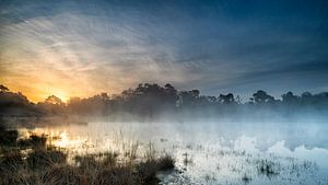 Mistige zonsopkomst op de Kampina van Ruud Engels