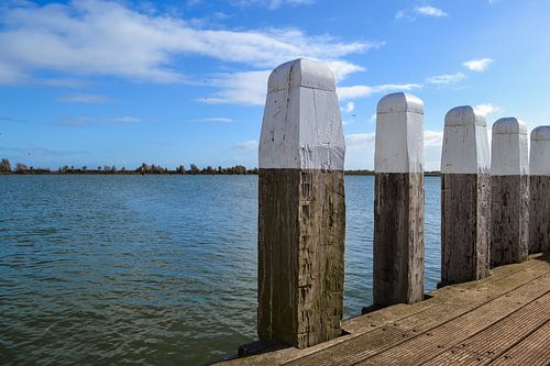 Lignes dans le port d'Enkhuizen sur Marianne Eggink - Photographie et l'art digitale