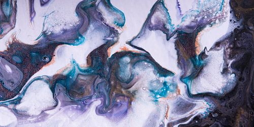 Panorama van vloeibare kleuren: wit zwart cyaan paars