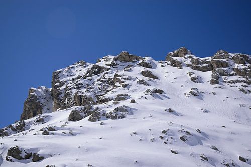 Mensen skiën daar wel naar beneden