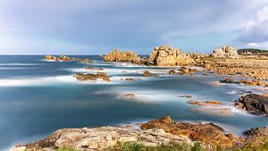 Küste bei Plougrescant, Bretagne, Frankreich