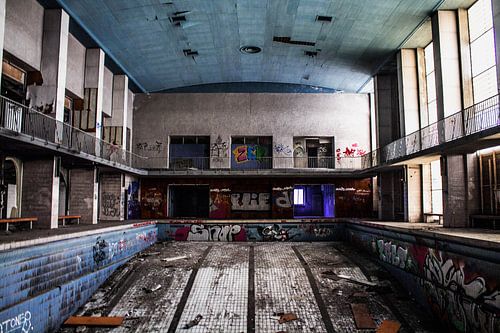Abandoned swimmingpool