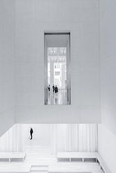 tussen de vloeren van het museum