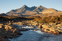 Sligachan rivier met zwarte Cuillins, Sligachan, Isle of Skye, Sc