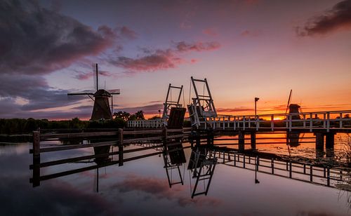 Zonsondergang bij de brug