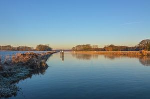 Wunderschöne Farben bei Sonnenaufgang über der Oude IJssel bei Laag Keppel