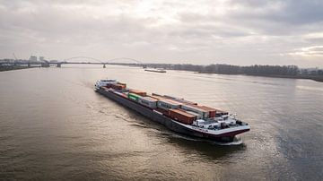 Motor freighter Factofour by Vincent van de Water