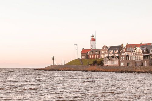 Zonsondergang bij de vuurtoren op Urk