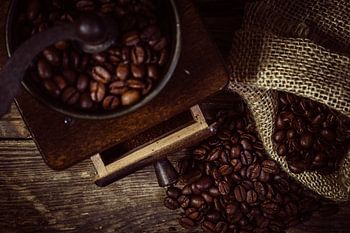 Malen van verse koffie