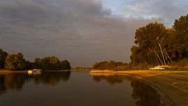 Zonsondergang op de plas van Ton Valk