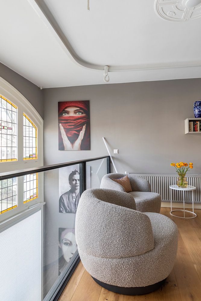 Penetrating Photo of Woman in Red Veil - Powerful Gaze with Green Eyes (seen at vtwonen)  by Elianne van Turennout 