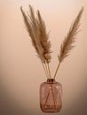 Stilleben Vase mit Federn von Marjolein van Middelkoop Miniaturansicht