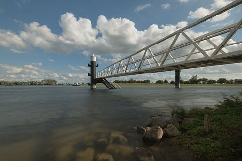 Meerpaal met steiger bij Eiland van Maurik