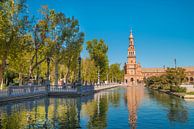 Toren op Plaza de Espana in Sevilla, Spanje van Peter Apers thumbnail