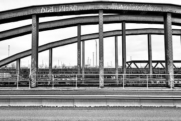 Bruggenzicht vanuit Hamburg van Heiko Westphalen