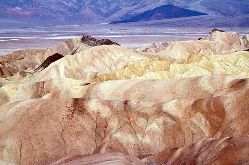 De gekleurde rotsen van Death Valley
