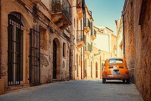 Vieille Fiat 500 jaune à Syracuse, Sicile, Italie.
