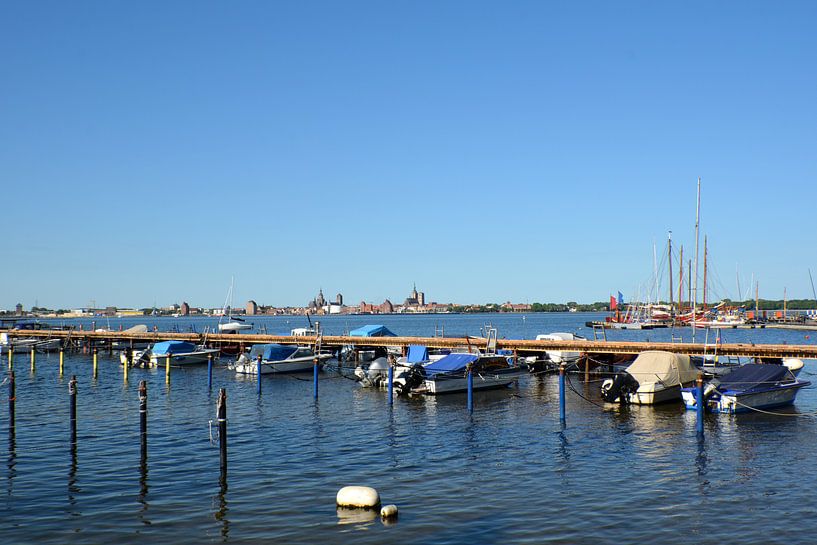 Motorboote &amp; Segelschiffe im Hafen Altefähr von GH Foto & Artdesign