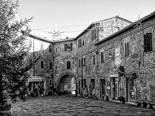 Hoofdplein Panicale zwart-wit