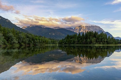 Sonnenuntergang am Isarstausee