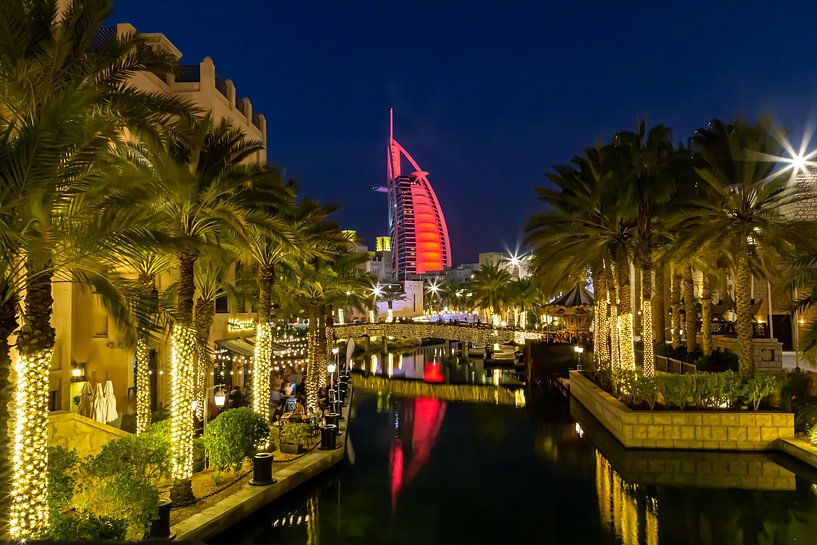 Dubai by Hello Pompoyo