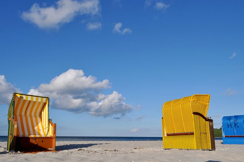 blauwe en gele strandstoelen in Binz van GH Foto & Artdesign
