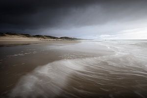 Der Strand von Zoutelande an einem böigen Tag von Thom Brouwer