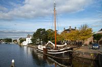 Oude platbodem in de haven van Hellevoetsluis