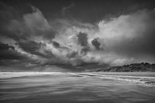 Stormwolken boven de duinen van Zeeland!