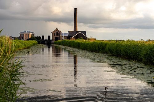 Het gemaal van Nijkerk op een heerlijke avond vol wolken in de lucht