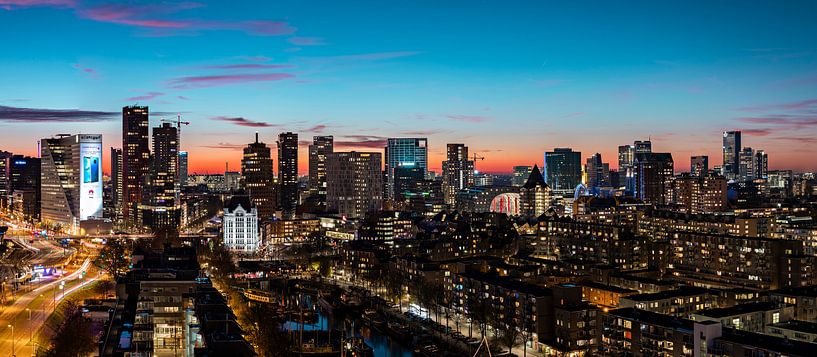Perfect sunset skyline Rotterdam van Midi010 Fotografie