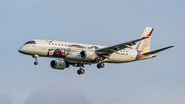 Passagierflugzeug vom Typ Embraer ERJ190 der German Airways. von Jaap van den Berg