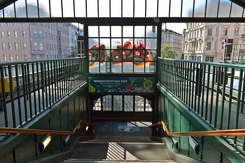 Speciale trein naar Pankow bij metrostation U2 in Oost-Berlijn