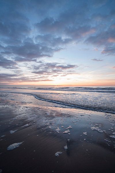 Coucher de soleil violet en mer aux Pays-Bas par Visuals by Justin