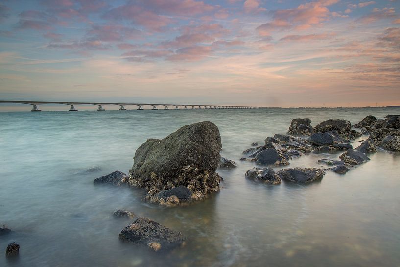 Zonsopkomst aan de Oosterschelde bij de Zeelandbrug by Marcel Klootwijk