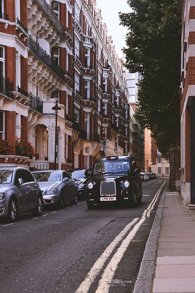 London by Hello Pompoyo