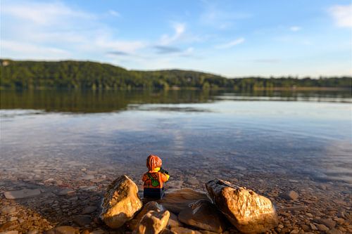 Lego-Marionette in Naturlandschaft