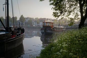 Lastkähne in der Achtergracht in Zwolle